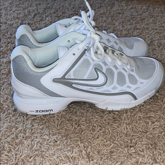 Nike Shoes - ⚡️SALE//$25⚡️NIKE ZOOM SHOES NWOT